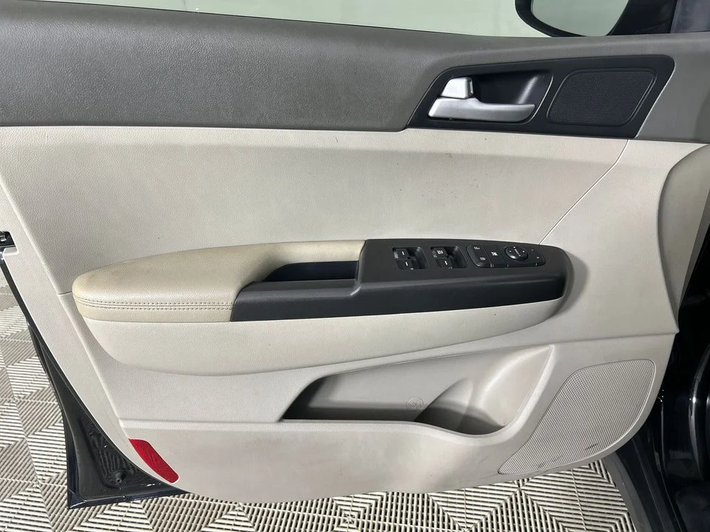 Used 2017 Red Kia LX image 11