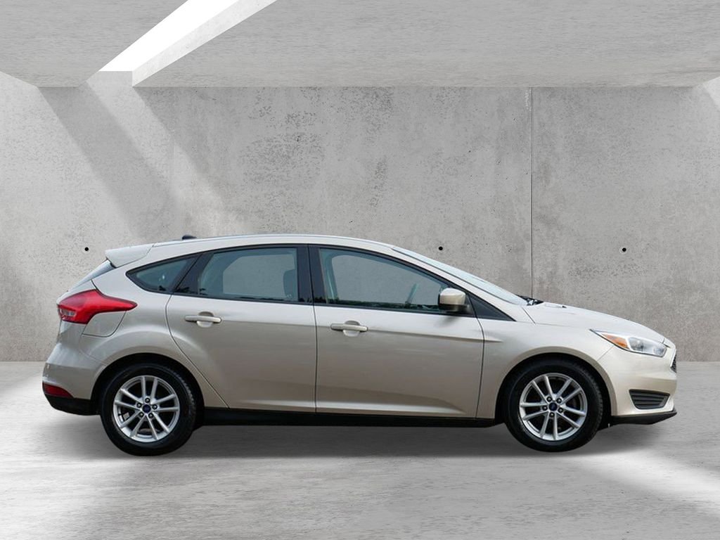 Used 2018 Ford Focus SE with VIN 1FADP3K2XJL287401 for sale in White Bear Lake, MN