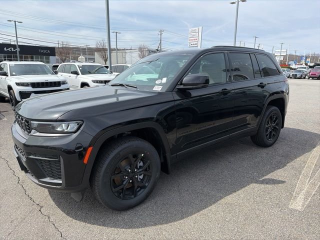 New 2026 Diamond Black Crystal Pearl-Coat Exterior Paint Jeep Altitude image 6