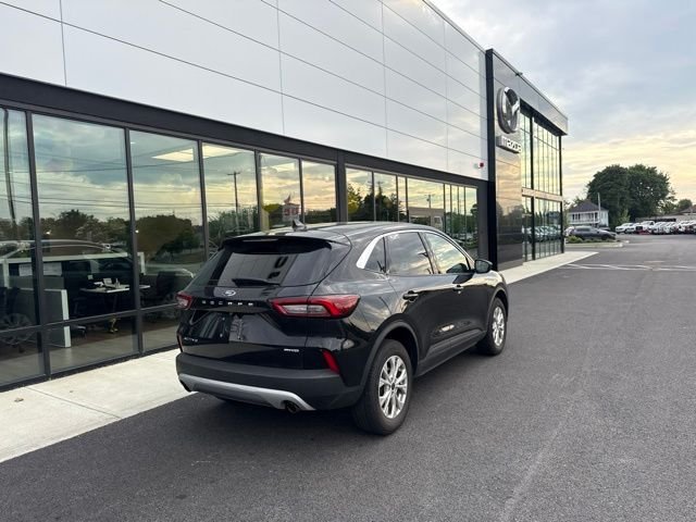 Used 2024 Black Metallic Ford Active image 3