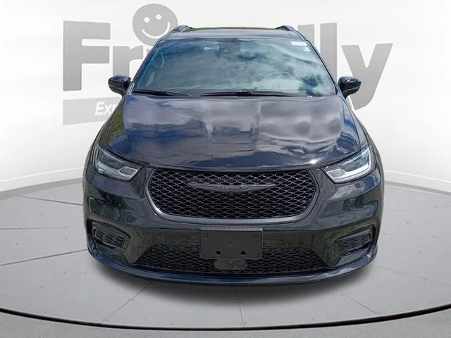 New 2026 Diamond Black Crystal Pearl-Coat Exterior Paint Chrysler Select image 2
