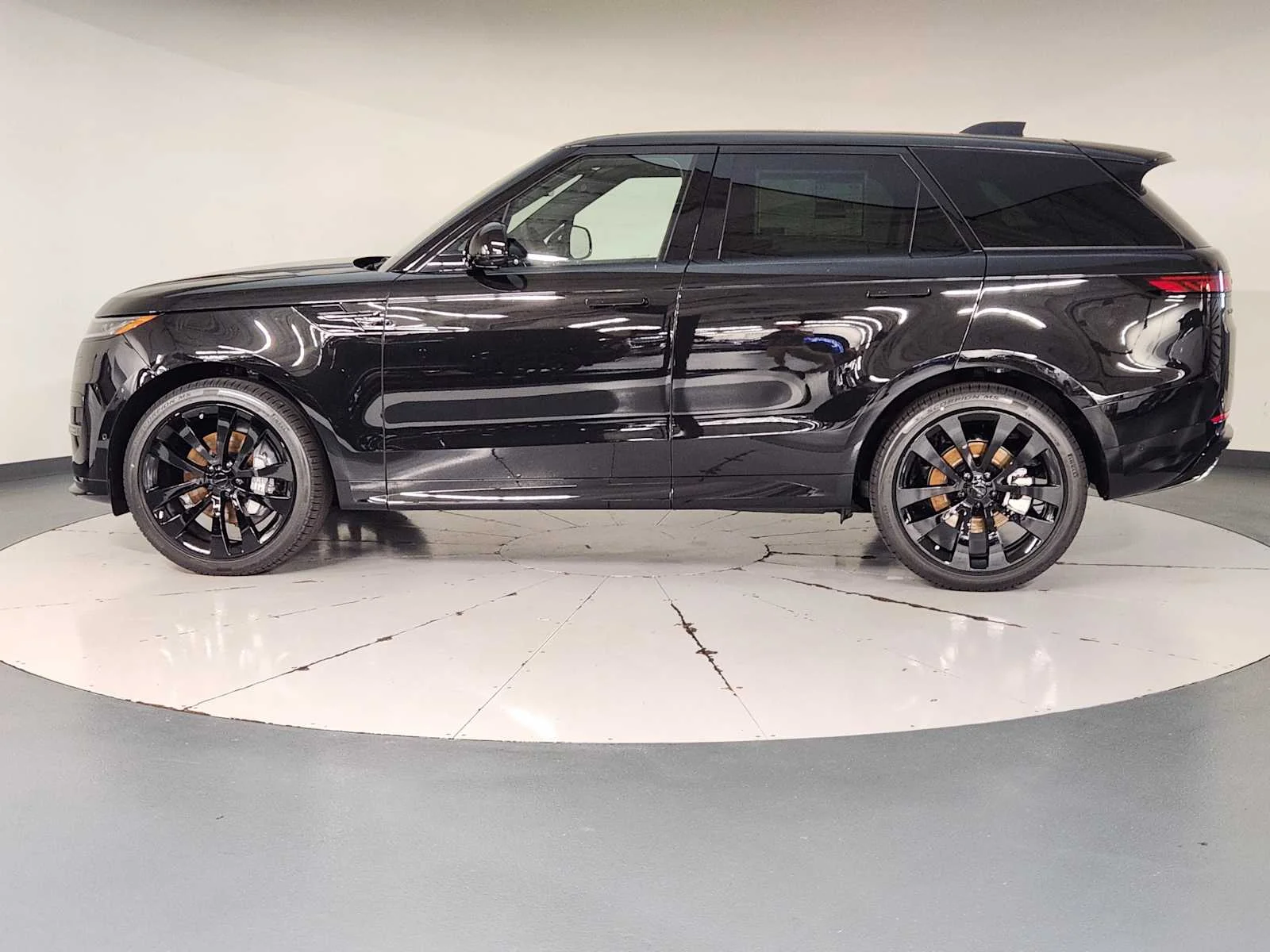 New 2026 Santorini Black Metallic Land Rover Dynamic SE - P400 image 10