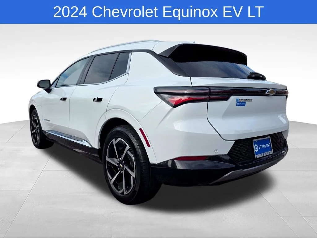 Used 2024 Summit White Chevrolet 2LT image 6