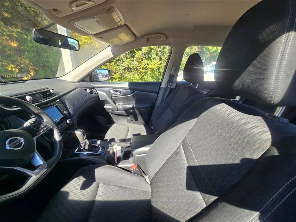 Used 2018 Blue Nissan S image 4