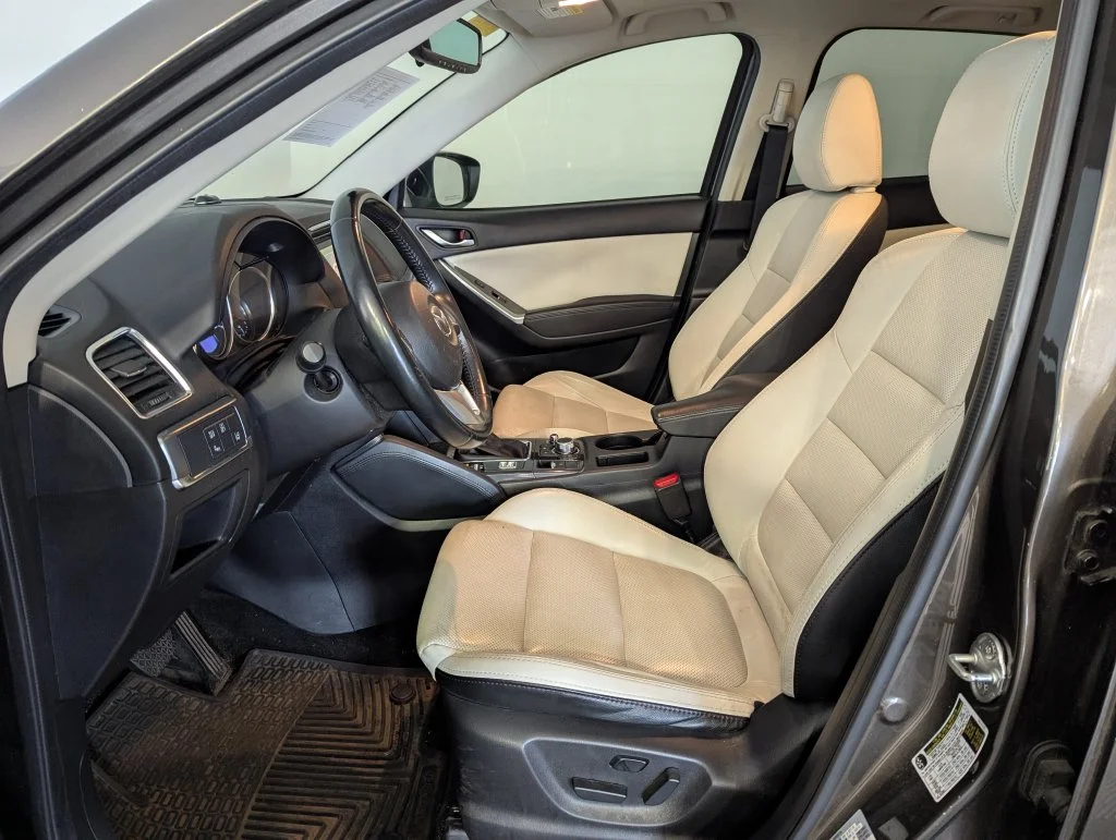 Used 2016 Silver Mazda Grand Touring AWD w/ Technology Pkg image 4