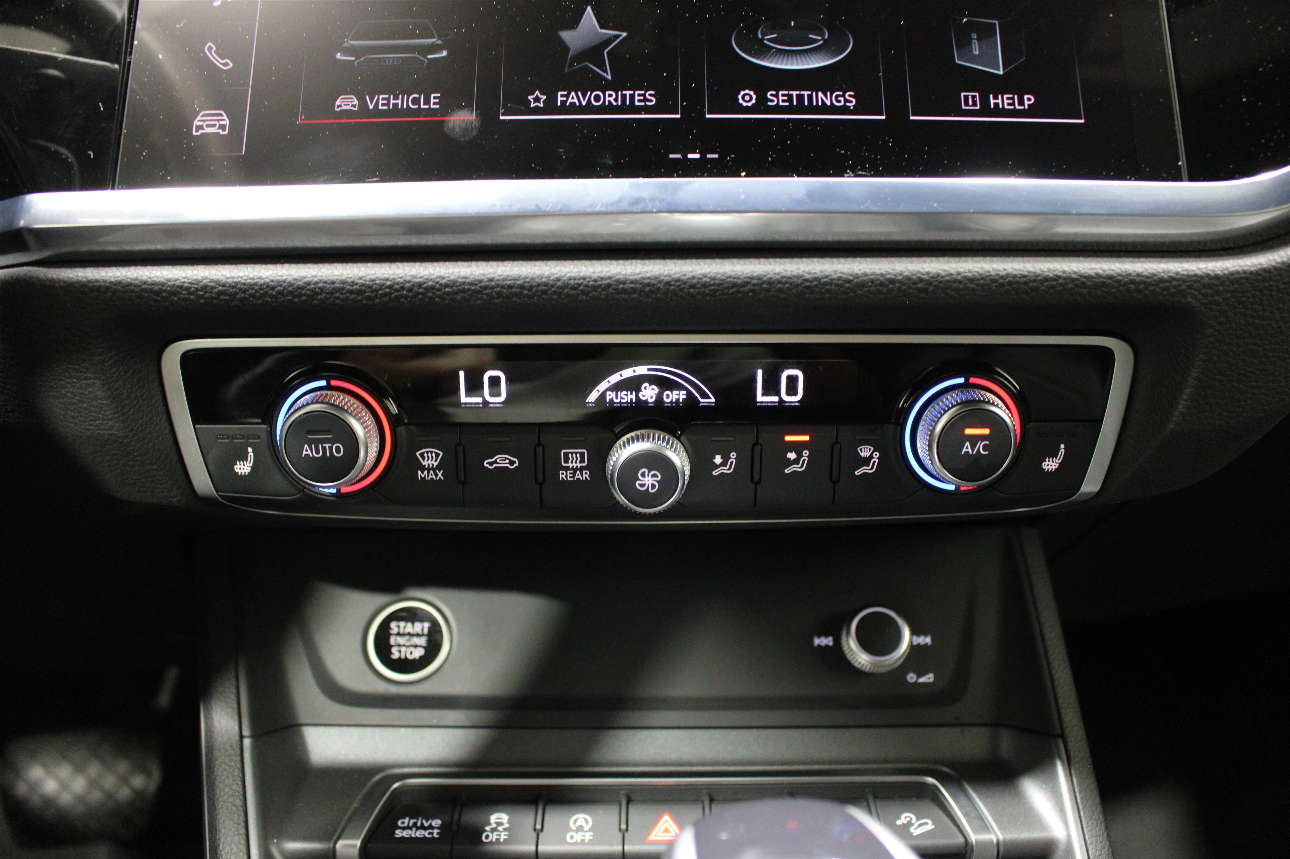 2024 Audi Q3 S Line Premium Plus - Photo 19