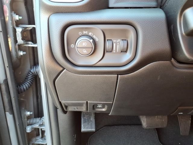 New 2026 Ceramic Gray Clear-Coat Exterior Paint RAM Laramie image 16