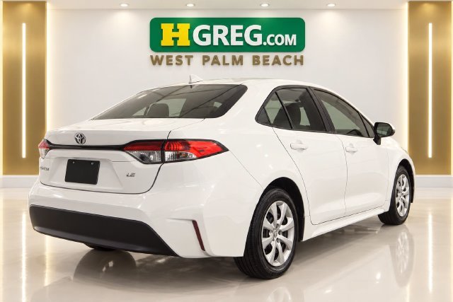 Used 2025 Ice Cap Toyota LE image 4
