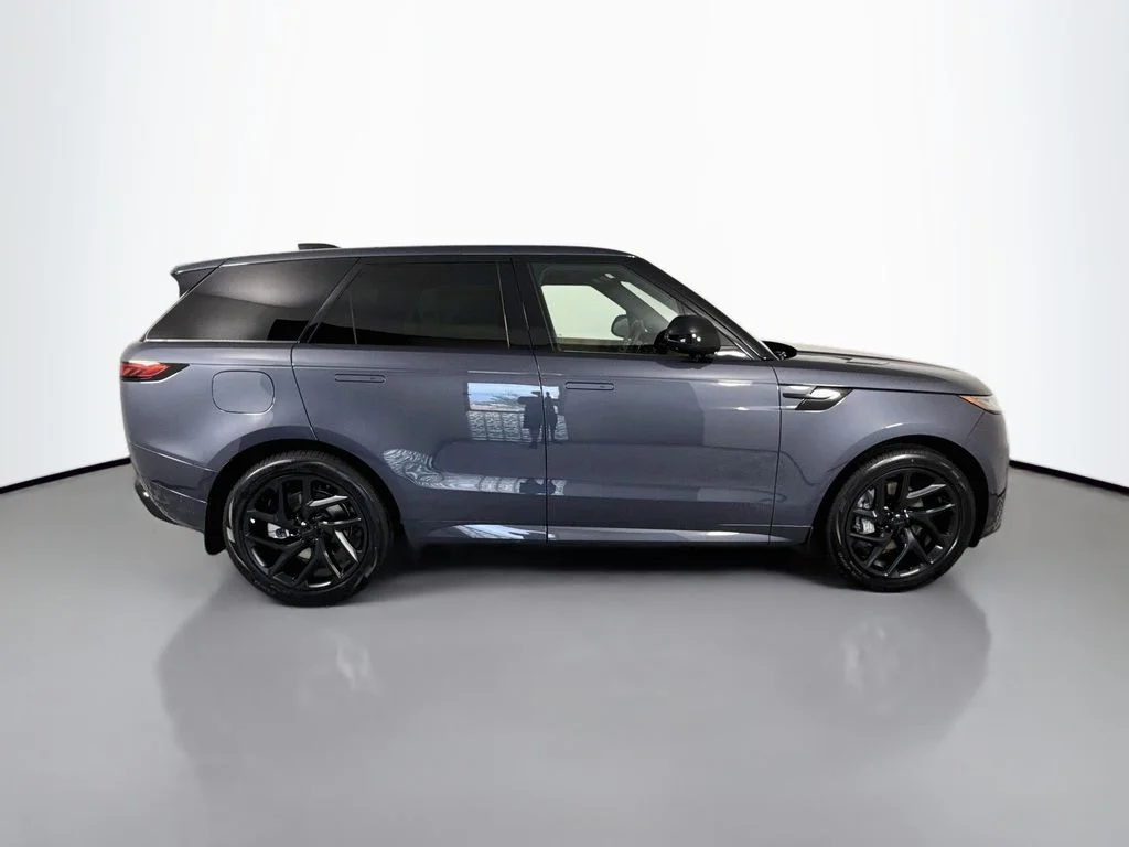 New 2026  Land Rover Dynamic SE image 8