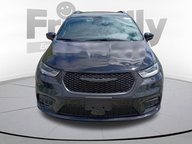 New 2026 Diamond Black Crystal Pearl-Coat Exterior Paint Chrysler Select image 2