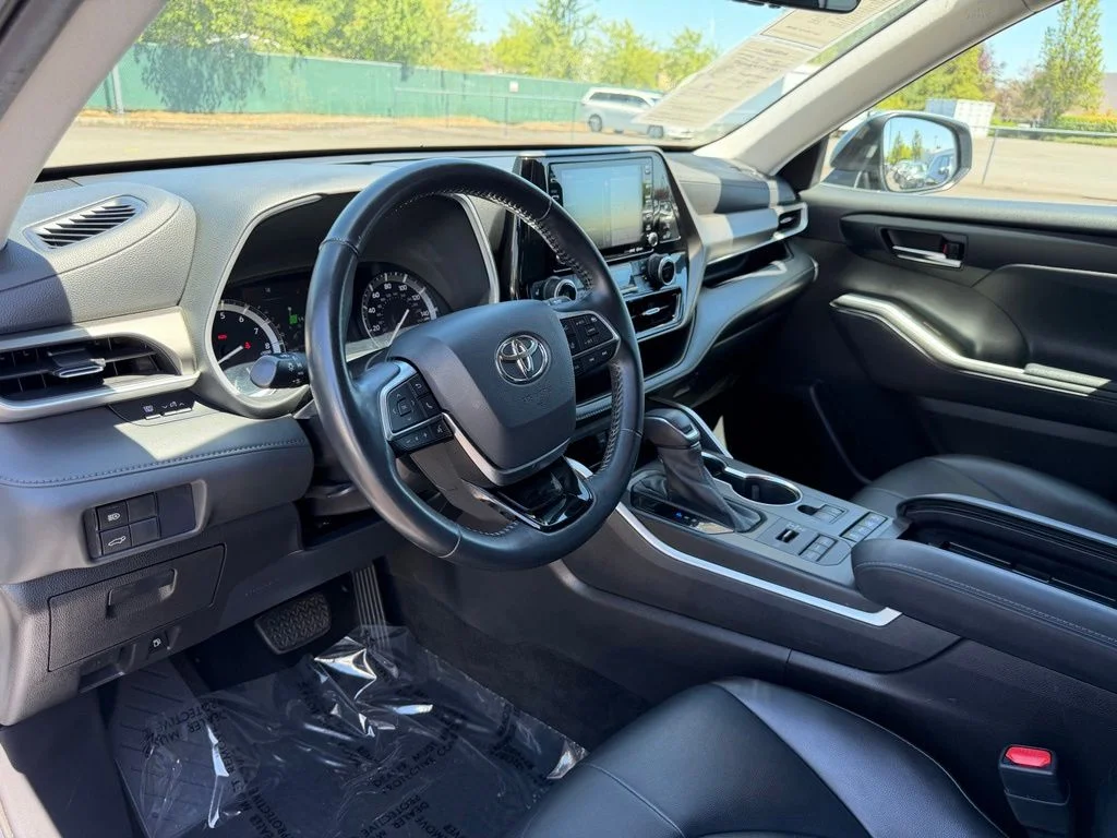 2021 Toyota Highlander XLE - Photo 14