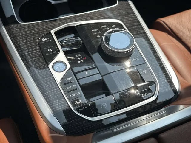 Certified Used 2025 Mineral White BMW M60i image 39