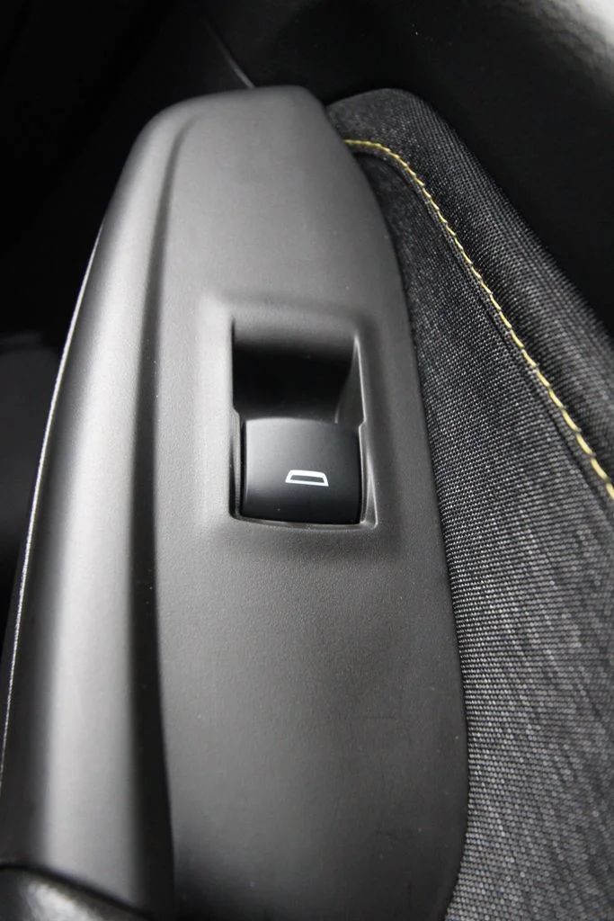 Used 2025 Beige Chevrolet ACTIV image 24