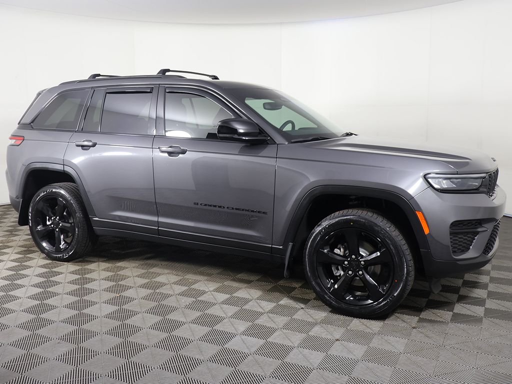Used 2024 Gray Jeep Altitude X image 17