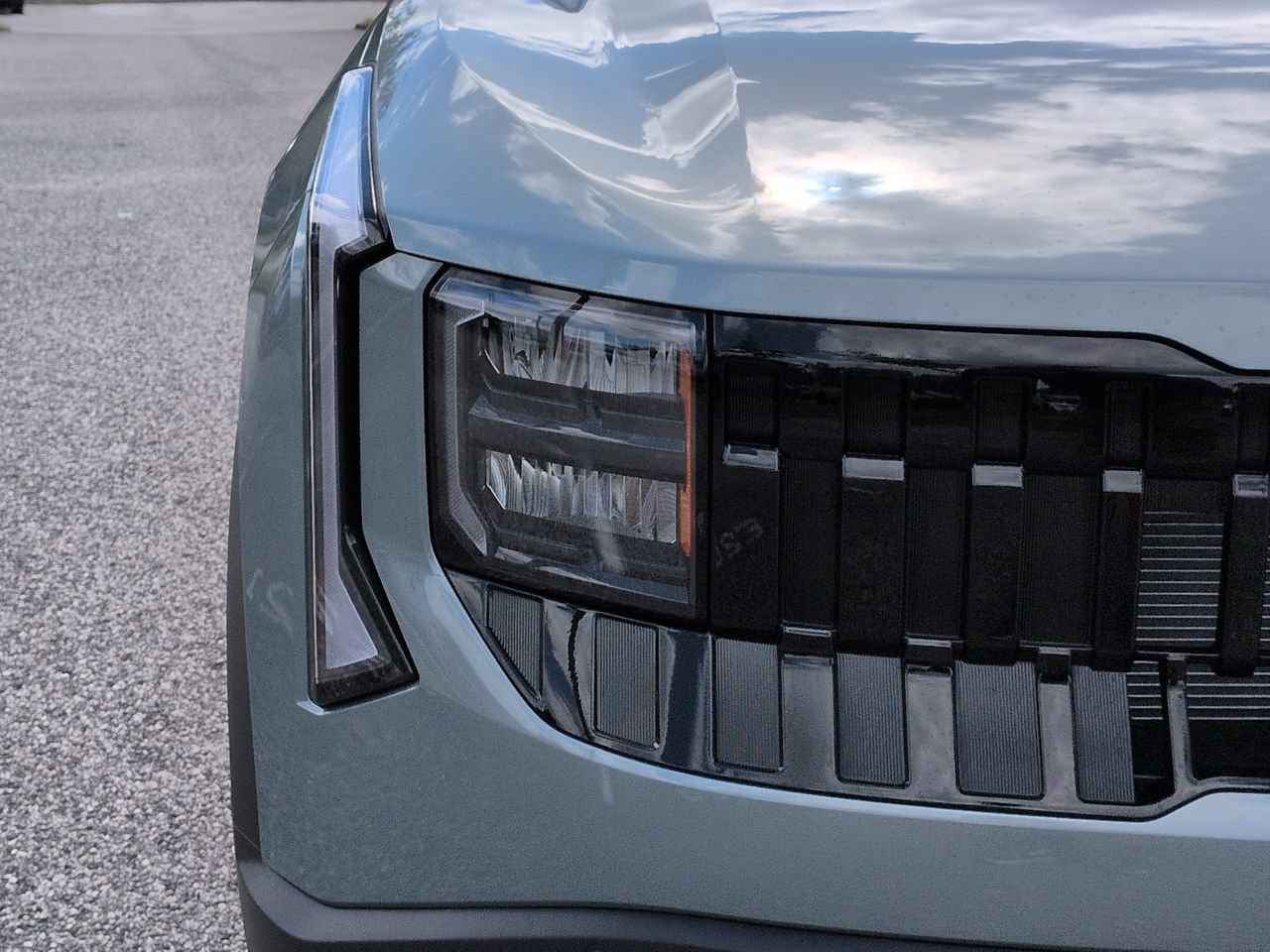 New 2027 Iceberg Green Kia S image 11