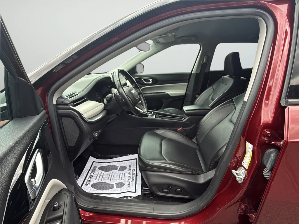 Used 2022 Red Jeep Limited image 28