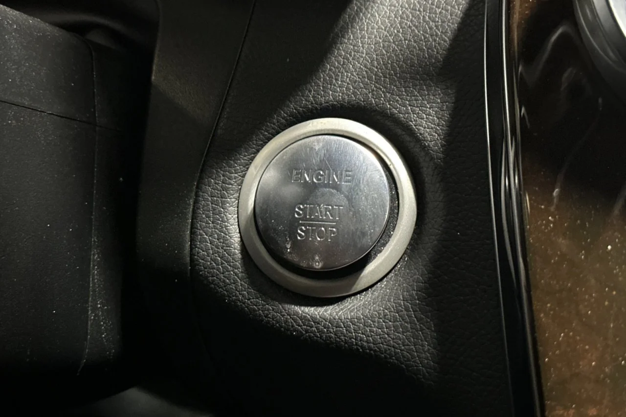 Used 2018 Selenite Grey Metallic Mercedes-Benz GLC 300 image 22