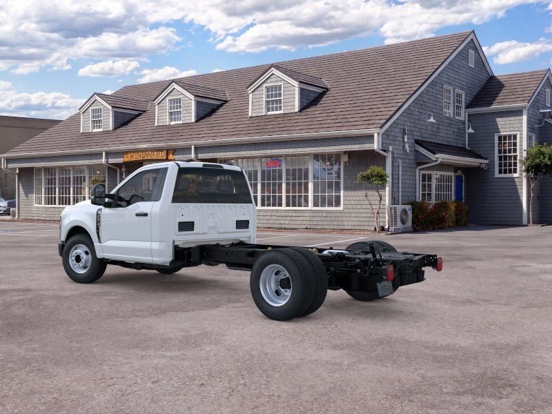 New 2025 Oxford White Ford XL image 4