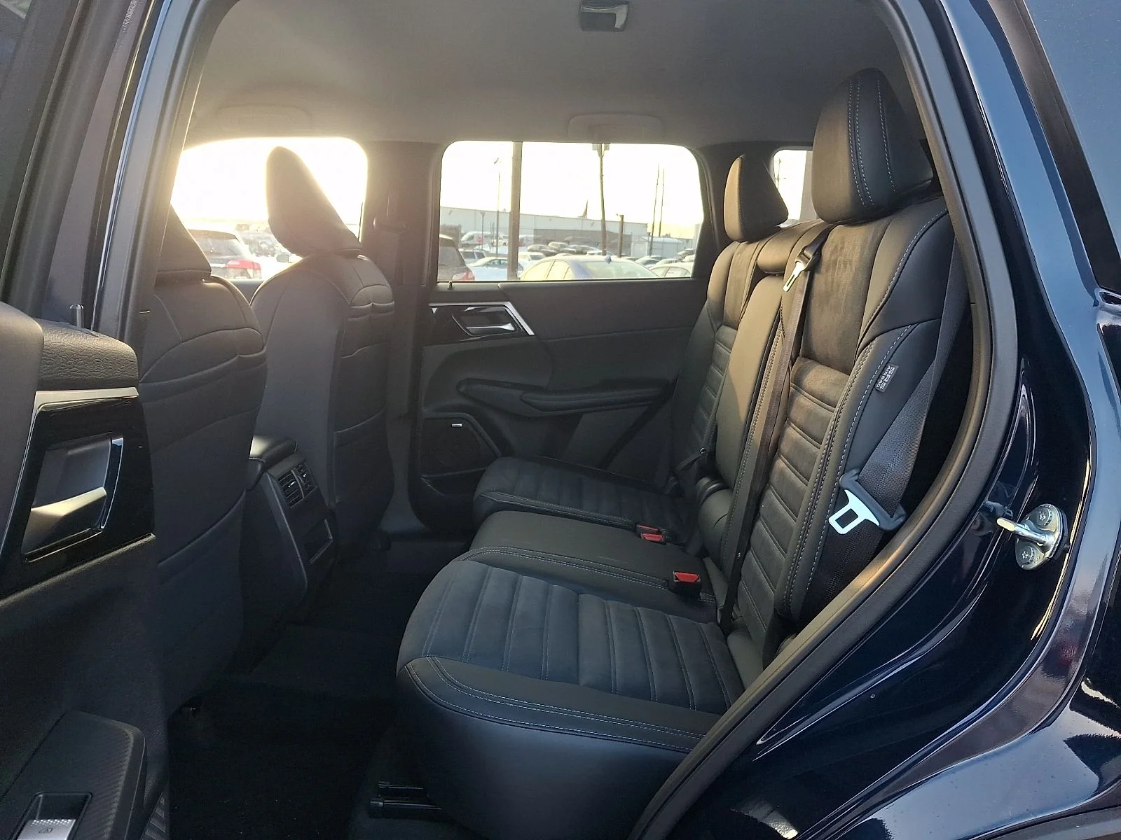 New 2026 Blue Mitsubishi SE image 9