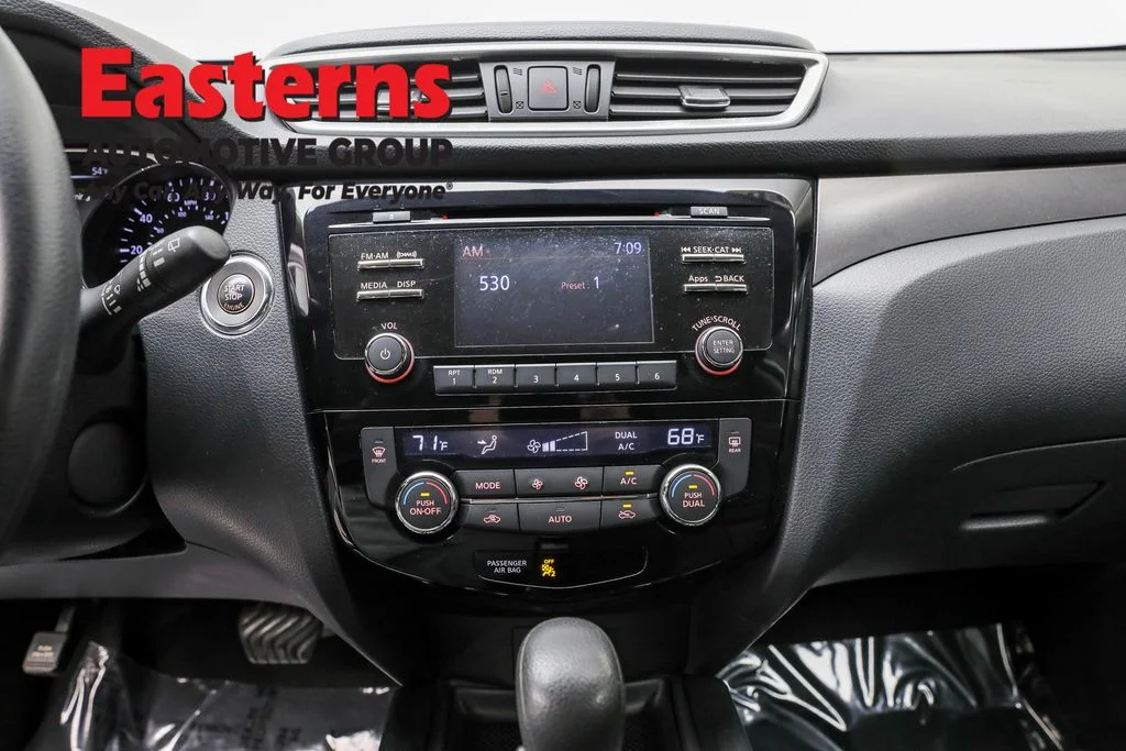 Used 2016 Silver Nissan SV image 12