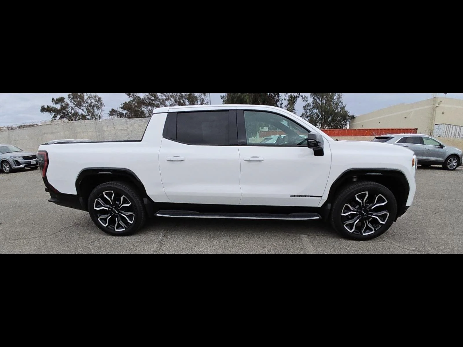Used 2025 Summit White GMC Extended Range Denali image 19