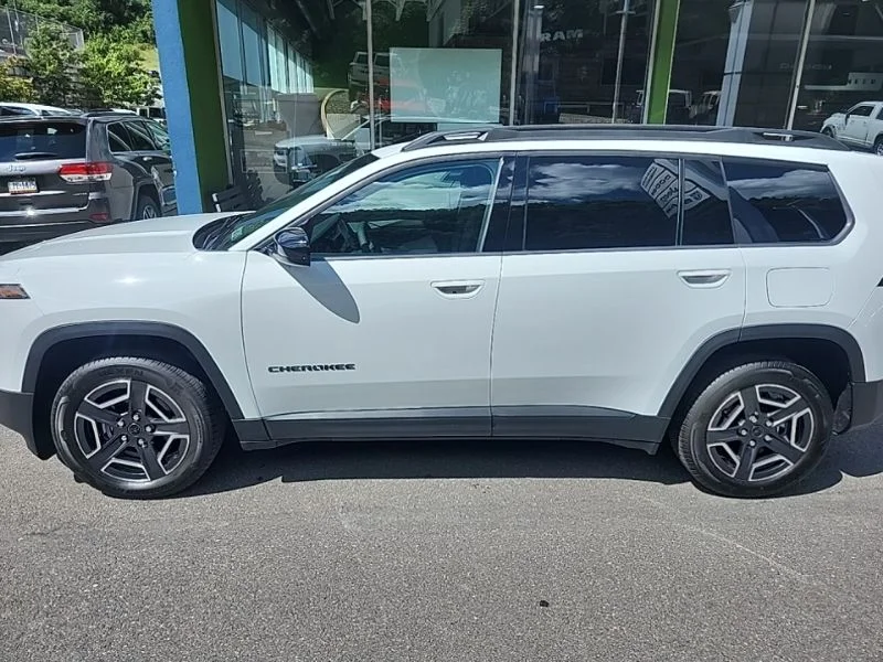 Used 2026 White Jeep Laredo image 4