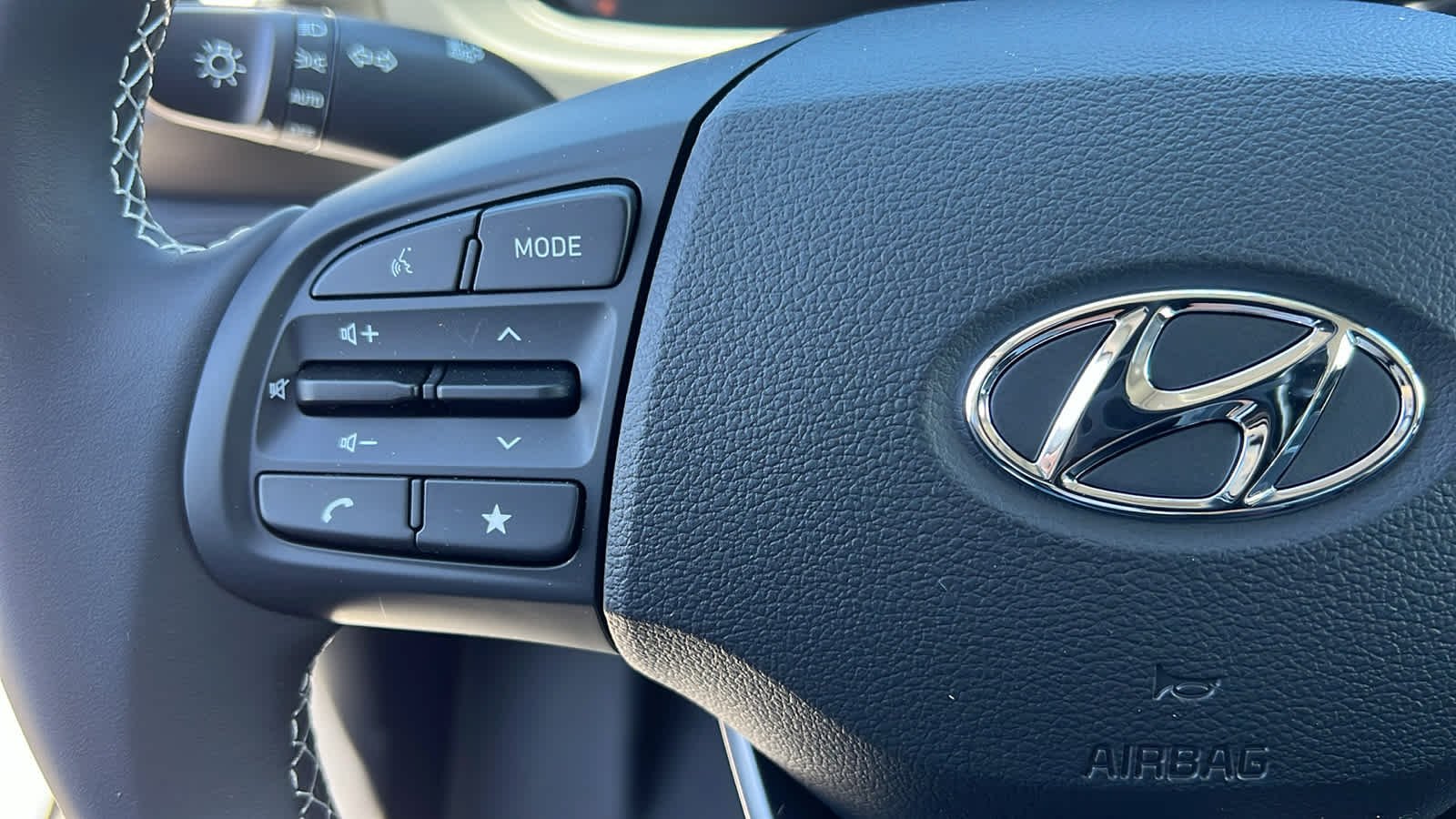 New 2026 Lunar White w/Black Roof Hyundai SEL w/Two-Tone Roof image 19