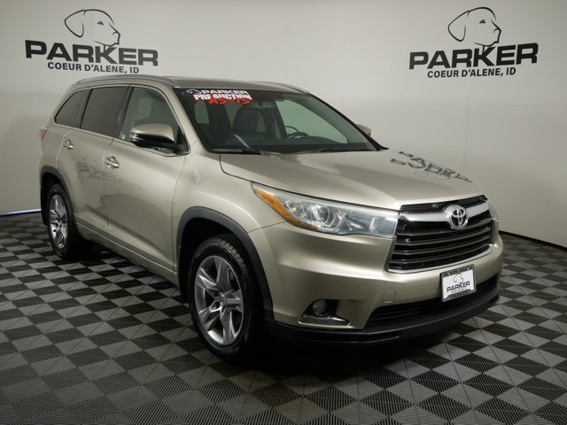 Used 2015 Creme Brulee Mica Toyota Limited image 4