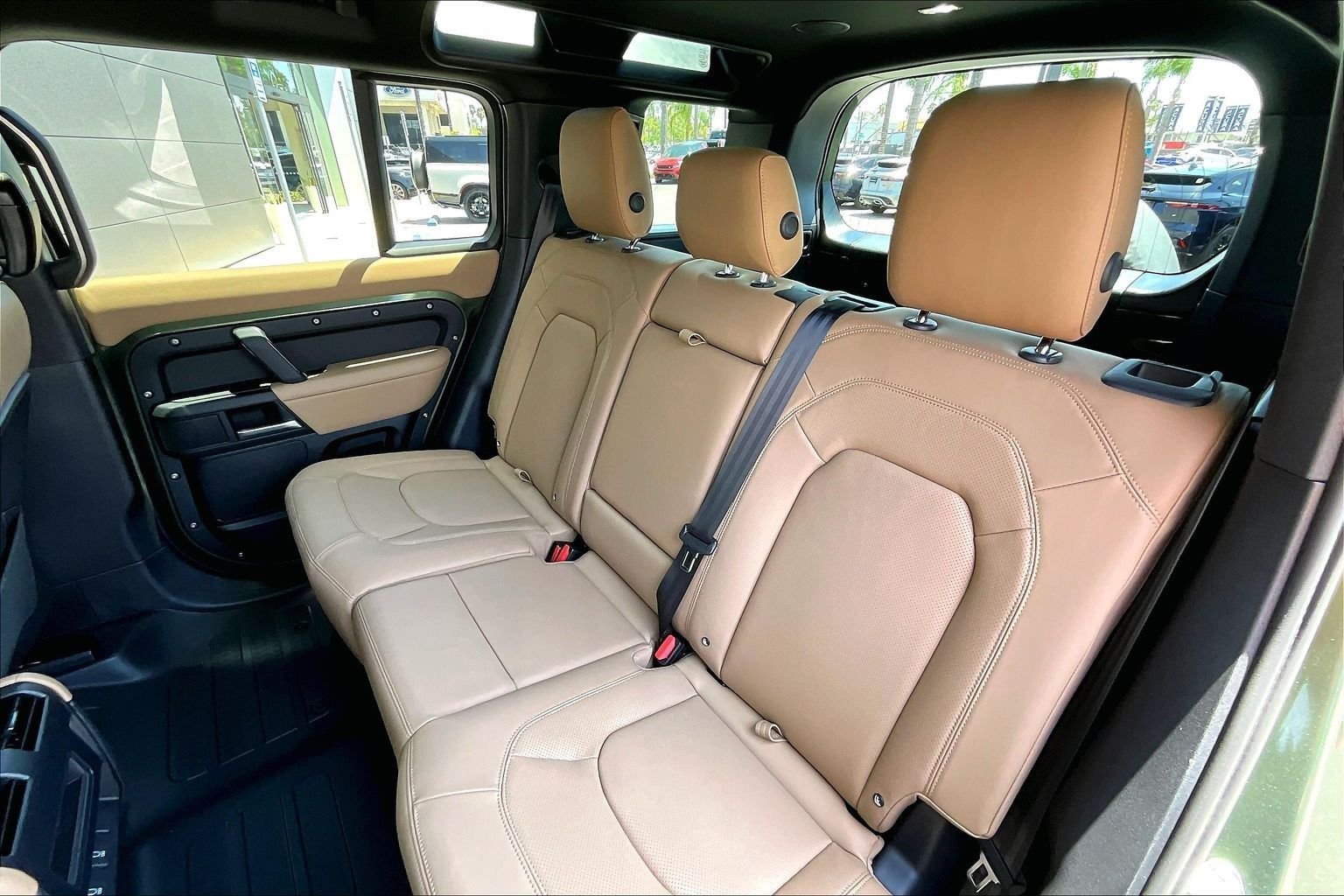 New 2026 Woolstone Green Land Rover X-Dynamic SE image 10