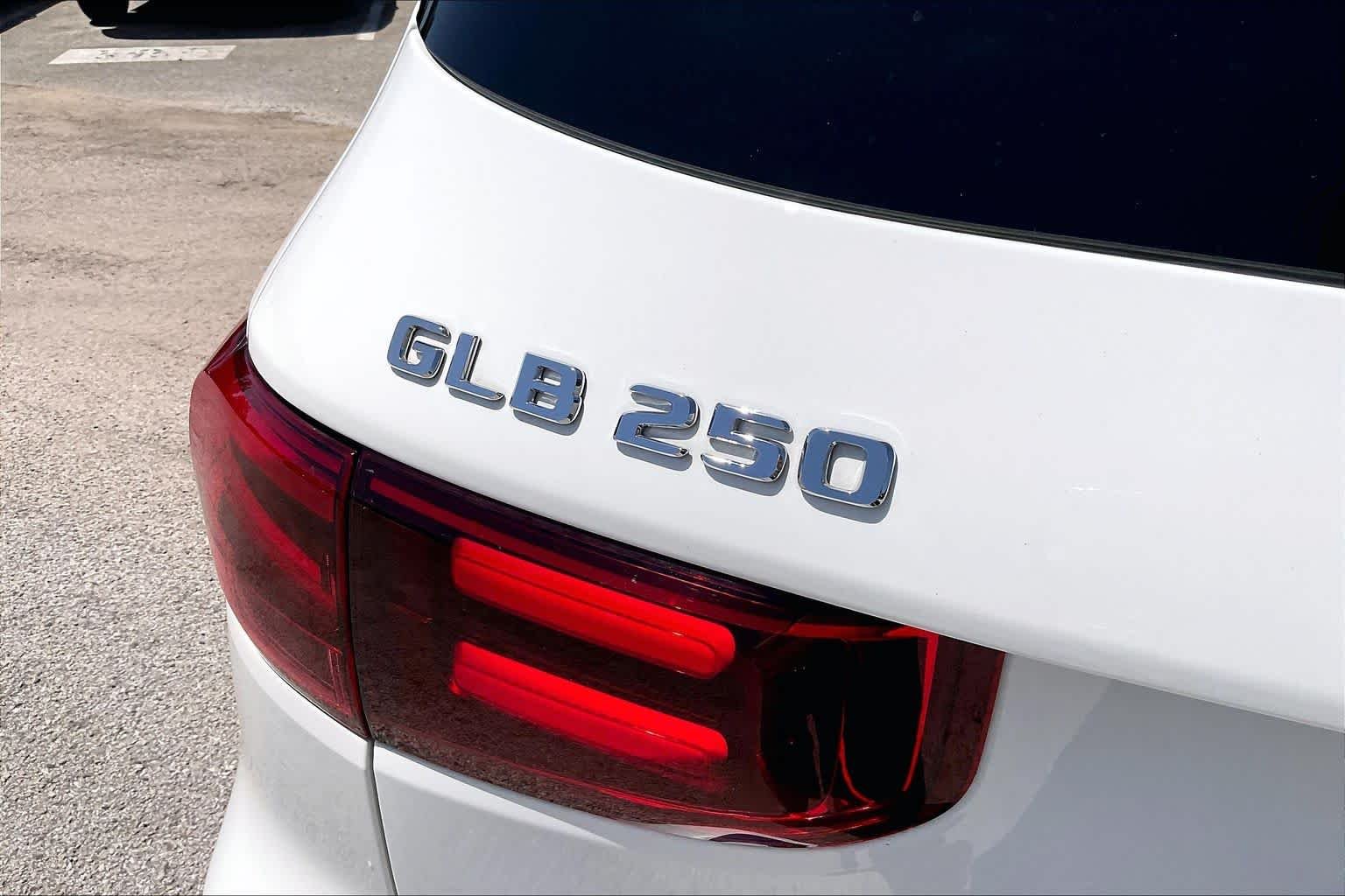 Used 2024 Polar White Mercedes-Benz GLB 250 image 10