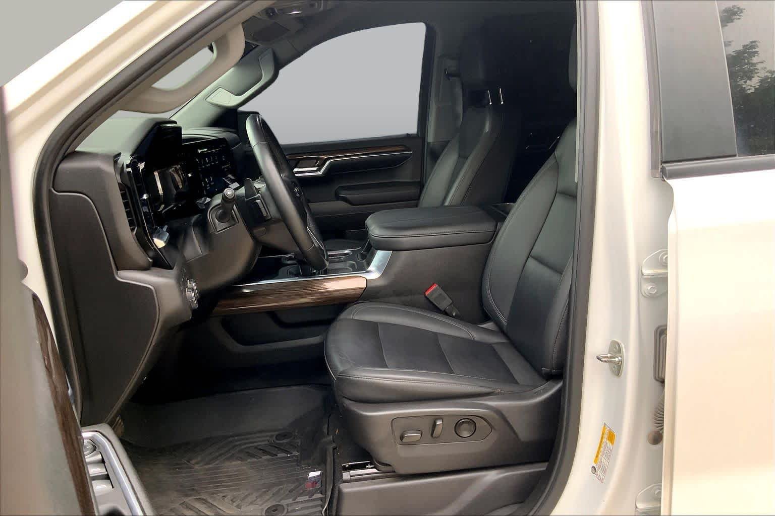 Used 2024 Summit White Chevrolet RST image 8