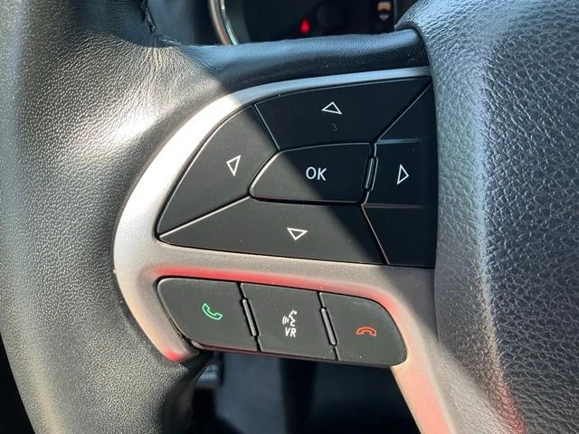 Used 2019 White Jeep Altitude image 9