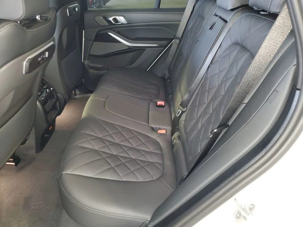 Used 2026 White BMW sDrive40i image 11