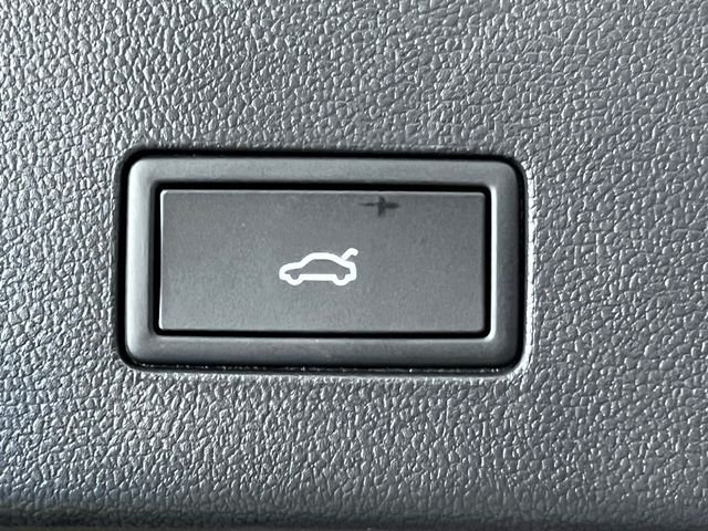 New 2026 White Volkswagen SE w/Technology image 6