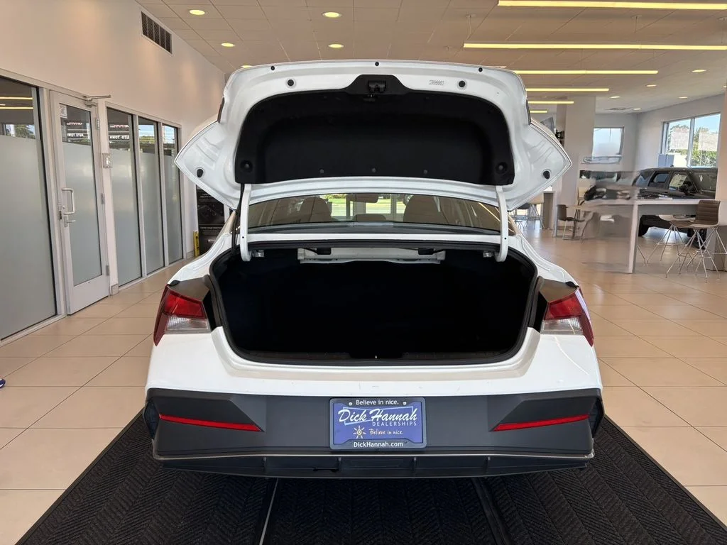 Used 2024 White Hyundai SEL image 9