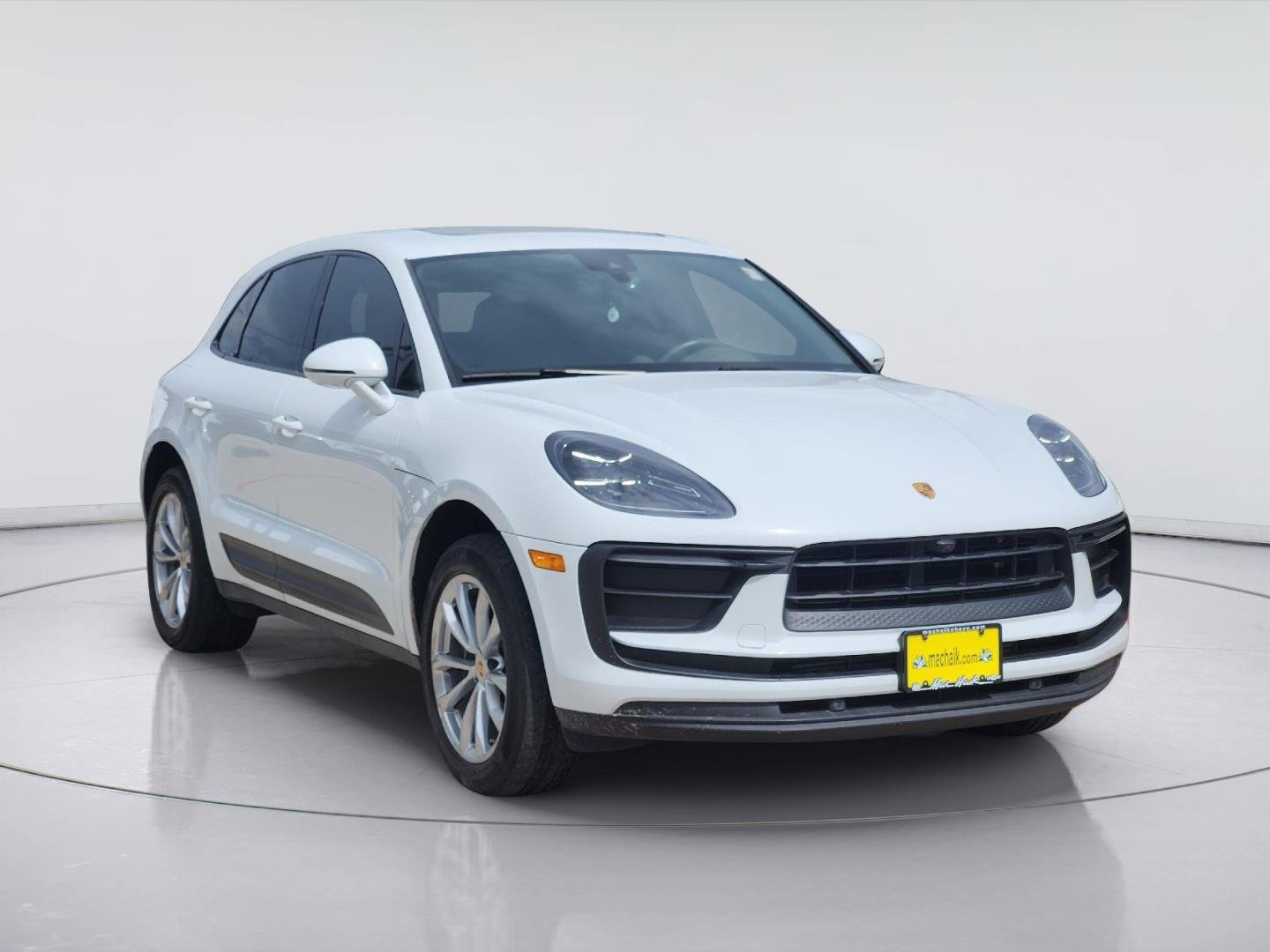 2022 Porsche Macan photo 3 of 33