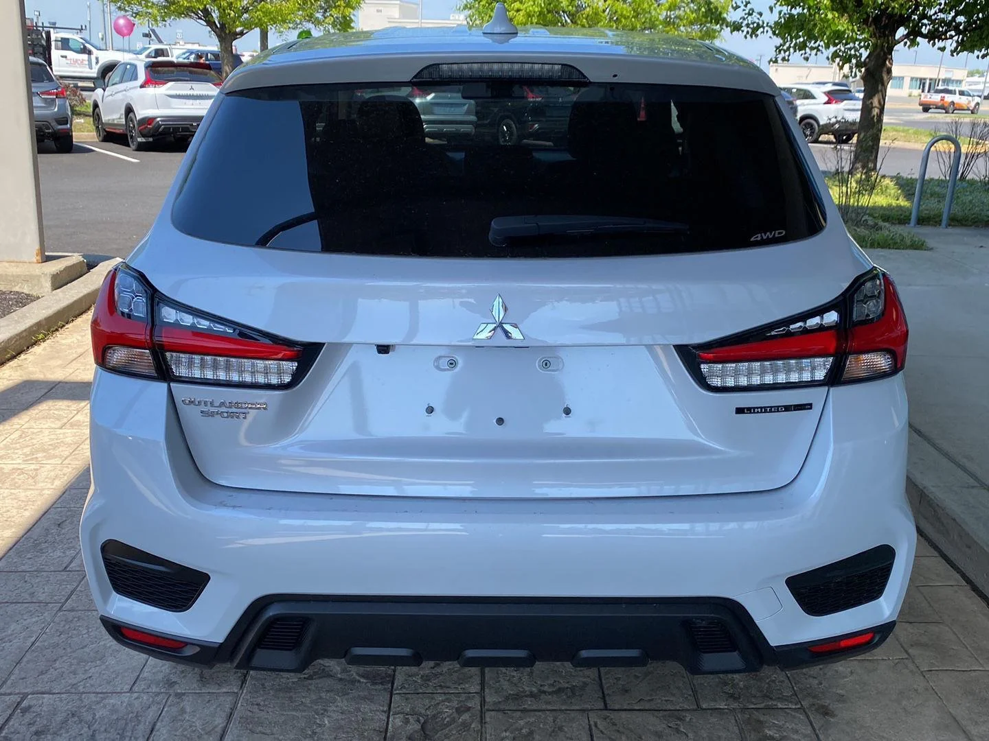 New 2026 White Diamond Mitsubishi LE image 6