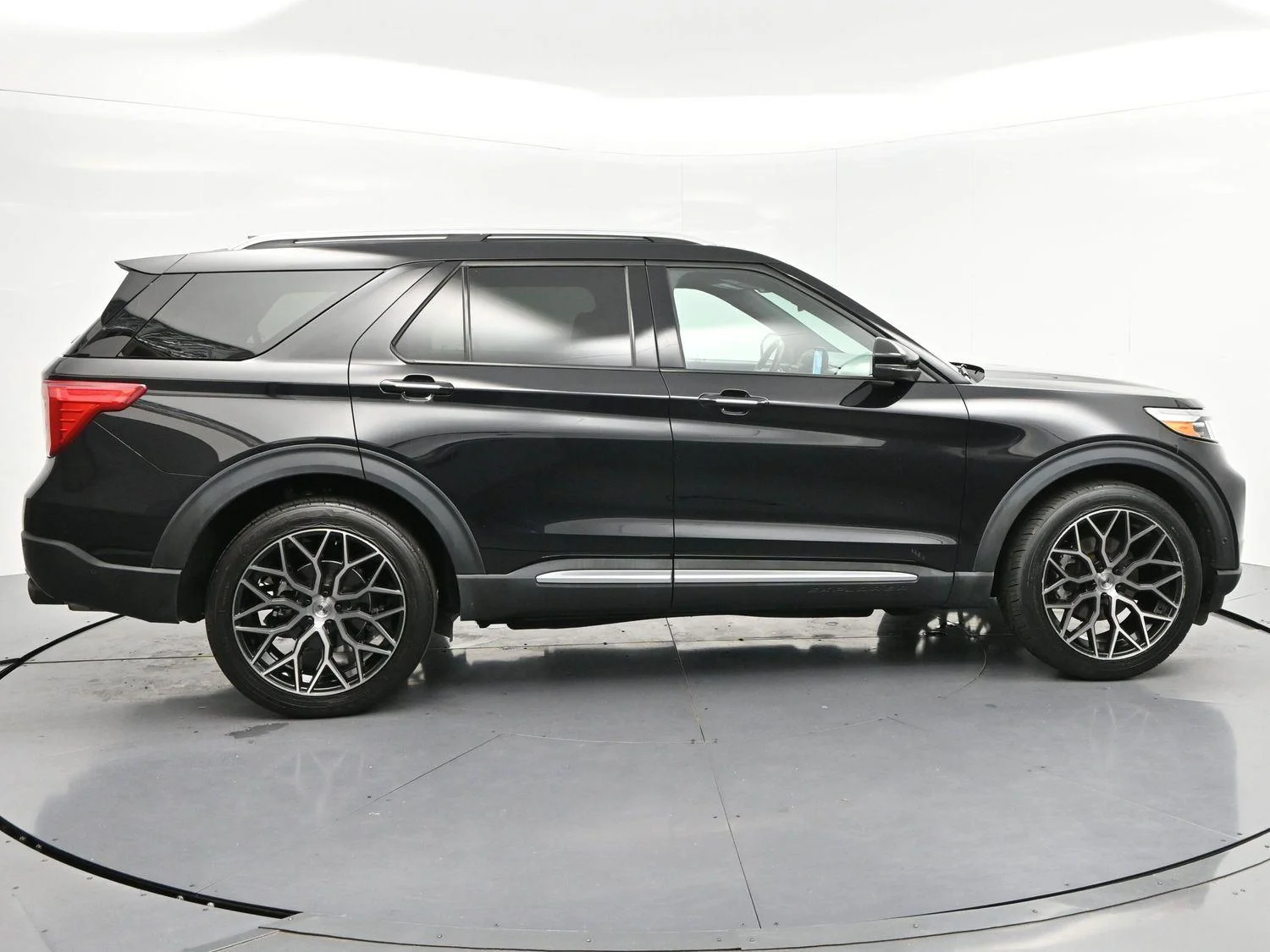 Used 2022 Agate Black Ford Platinum image 8
