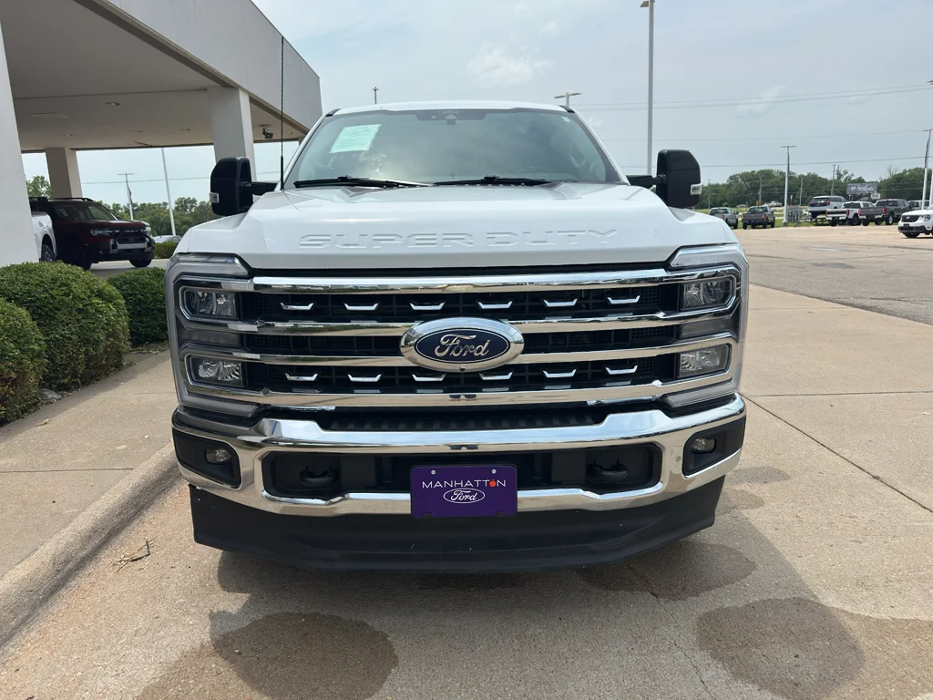 Used 2025 Oxford White Ford LARIAT image 11