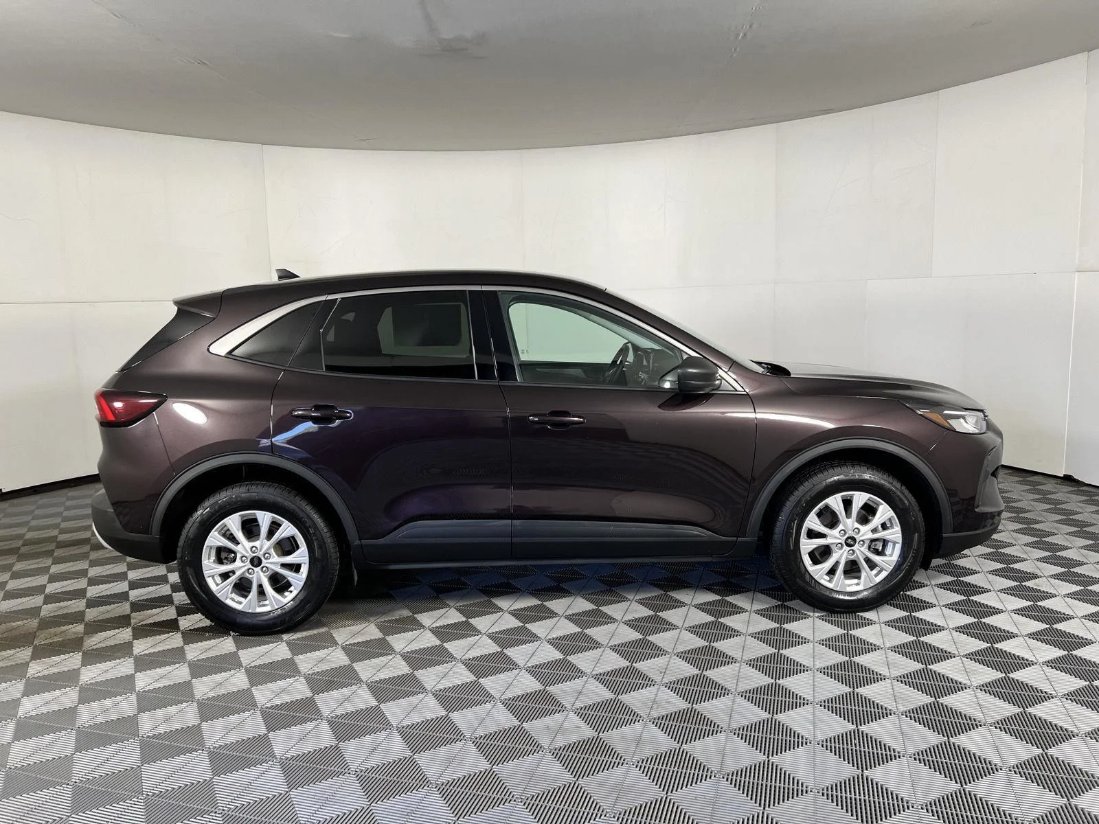 Used 2023 Cinnabar Red Ford Active image 10