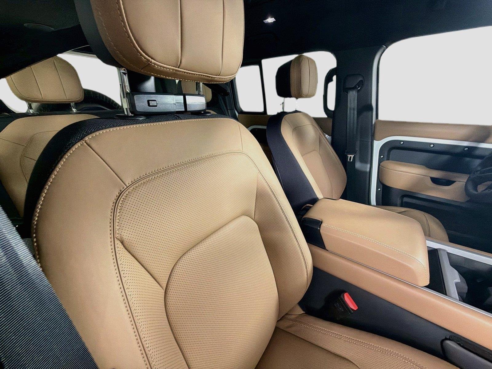 2026 Land Rover Defender V8 - Photo 29