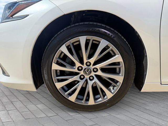 Used 2020 White Lexus 350 image 9