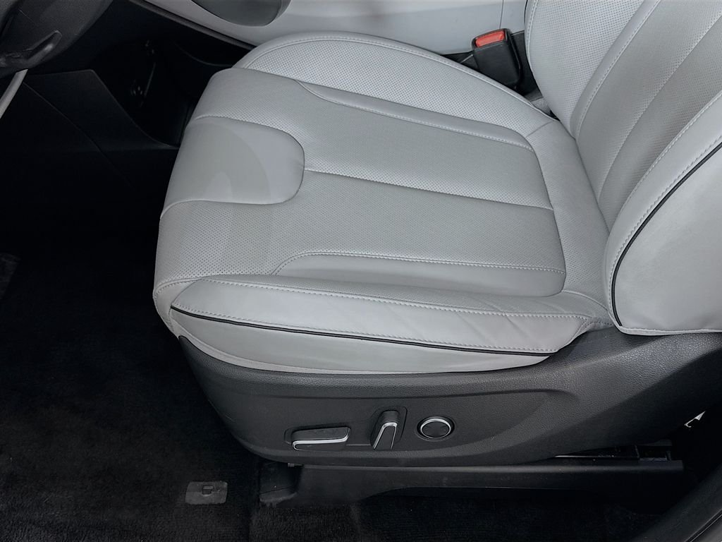 Used 2025 Silver Hyundai SEL image 20