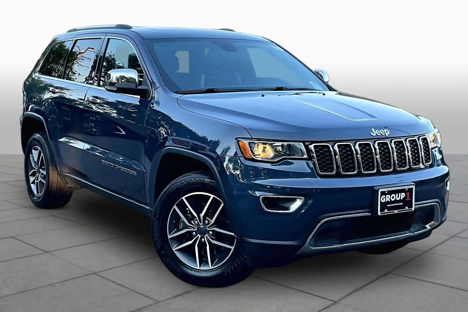 Used 2021 Slate Blue Pearlcoat Jeep Limited image 3
