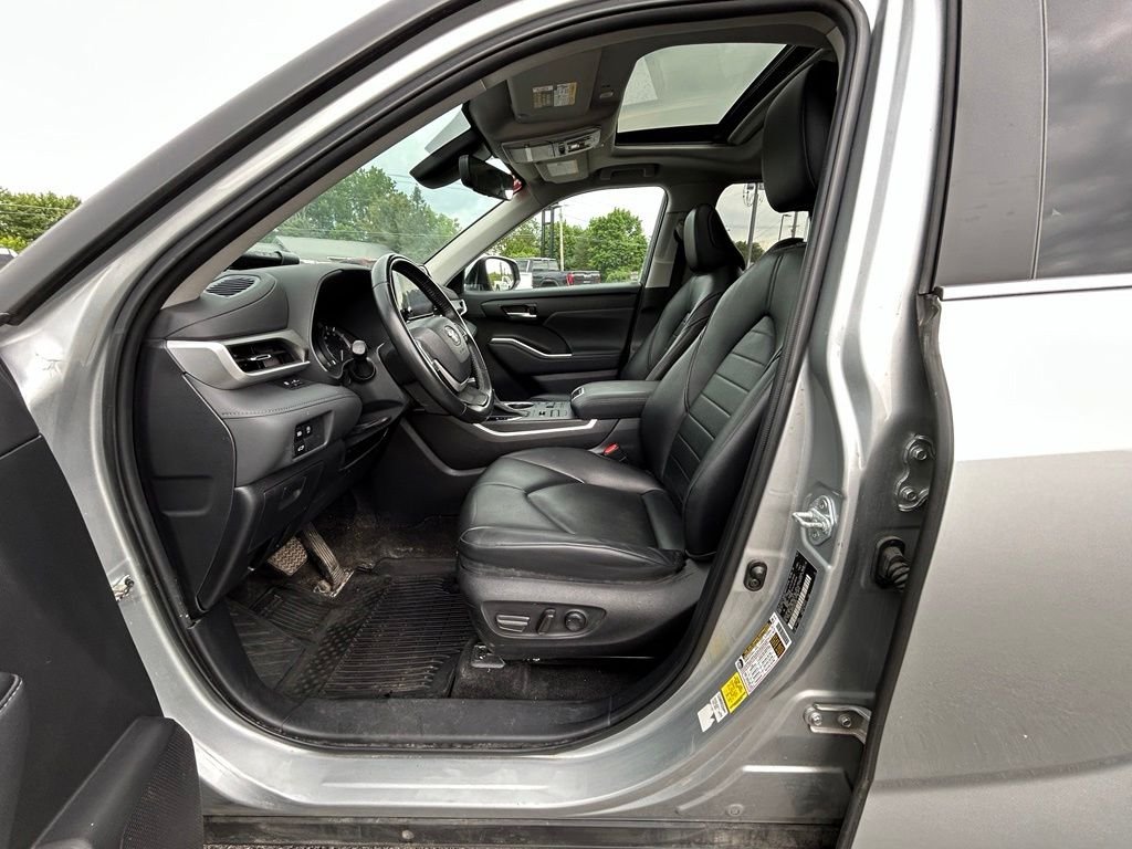 2023 Toyota Highlander XLE - Photo 16