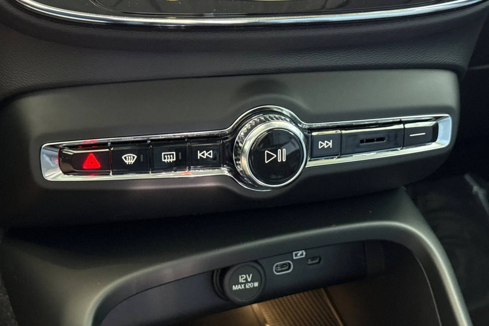 New 2026 Vapour Grey Volvo Plus image 20