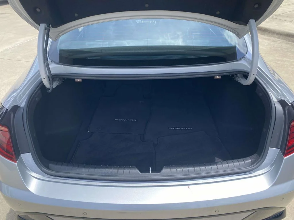 Used 2021 Silver Hyundai Limited image 13