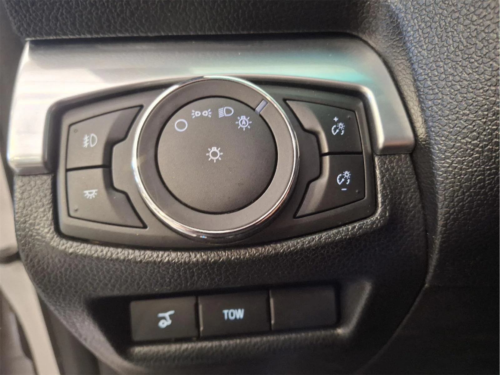 Used 2016 White Platinum Metallic Tri-Coat Ford Sport image 20