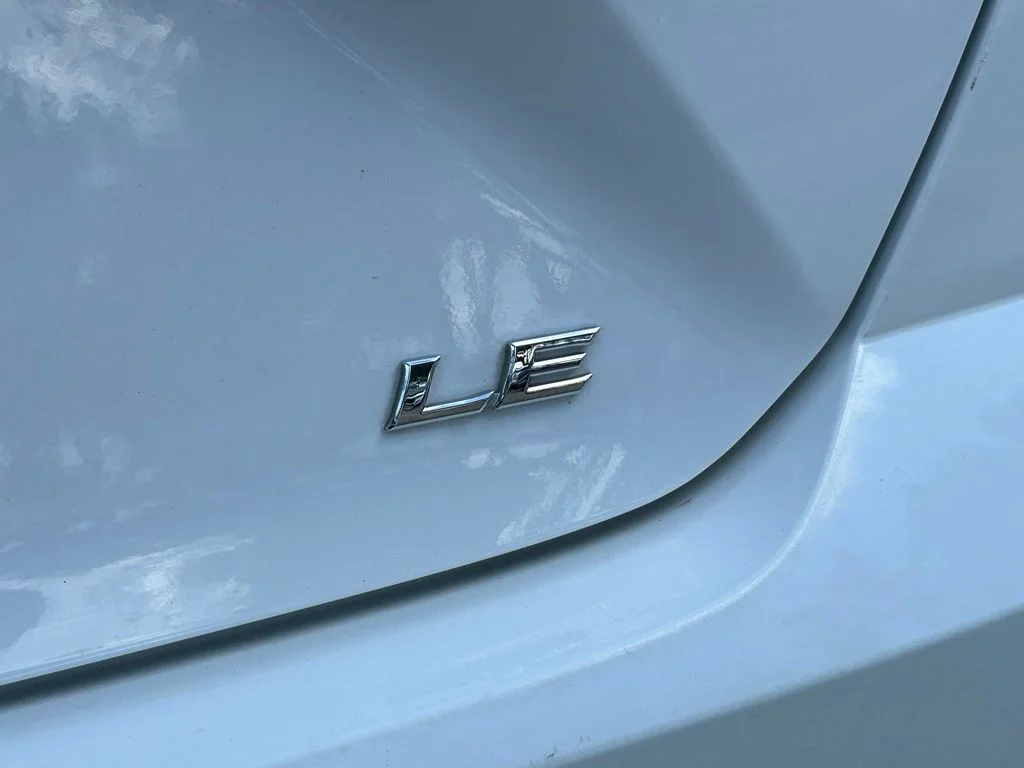 Used 2025 White Toyota LE image 17