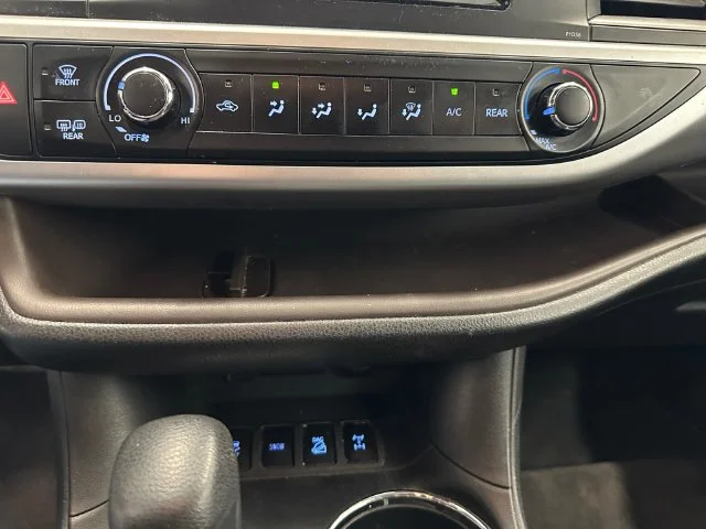 Used 2017 Silver Toyota LE image 27